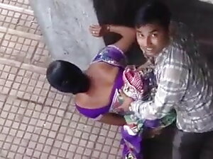 पॉर्न विडियो - पटरियों द्वारा नग्न  ...